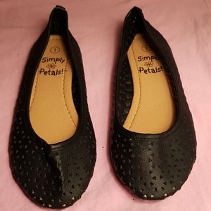 Black cutout ballet flats